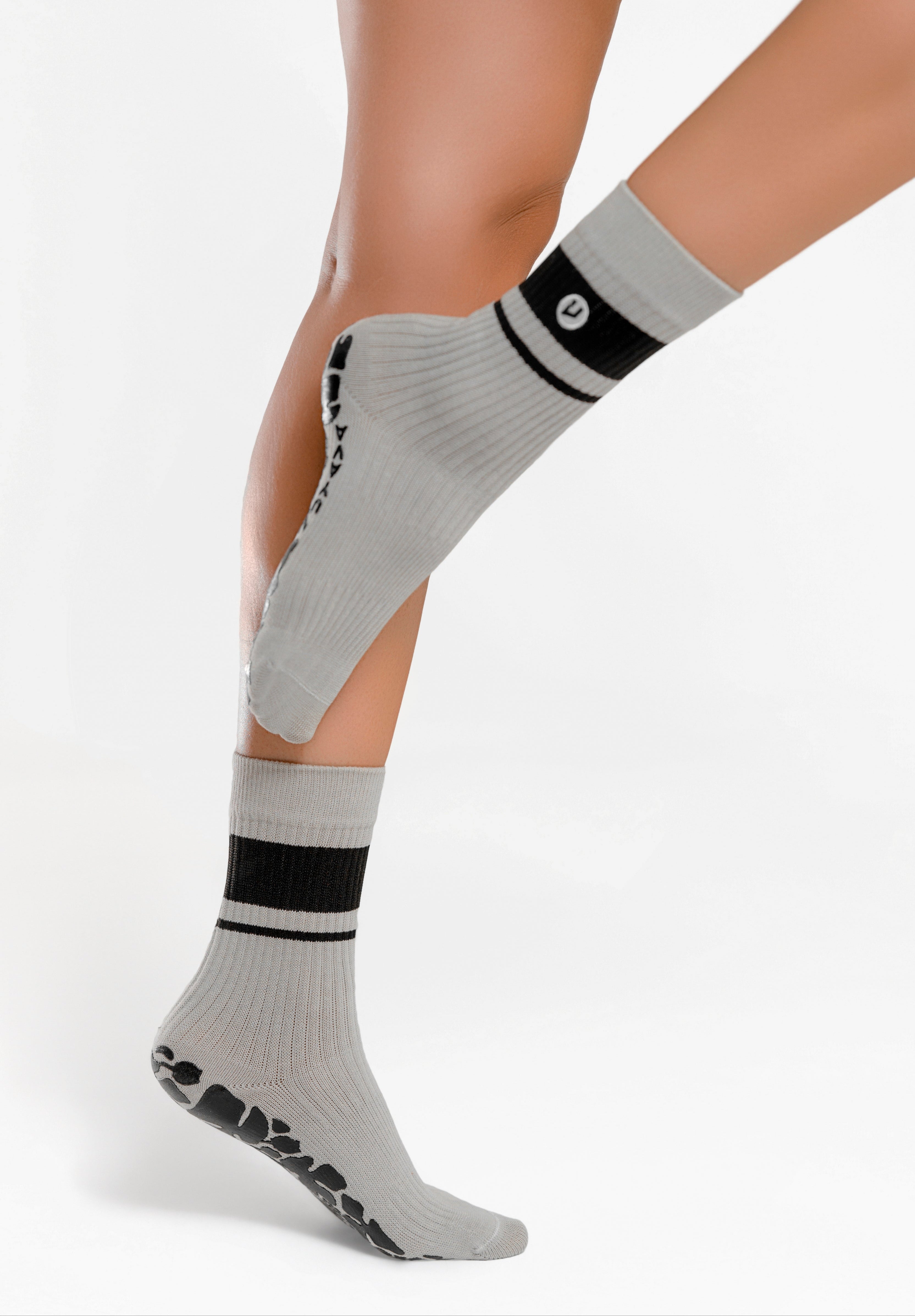 Classic Grip Crew Socks